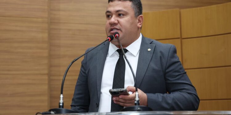 Kaká Santos lamenta morte de homem após espera por Samu em Tobias Barreto