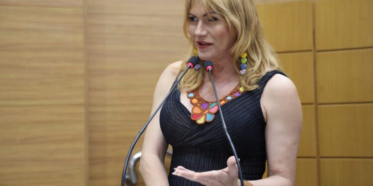 Linda Brasil defende paralisação dos professores da rede estadual