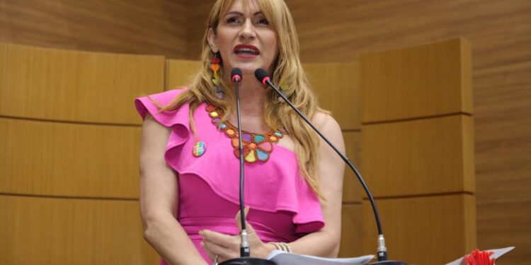 Linda Brasil critica possível extinção dos terrenos de Marinha