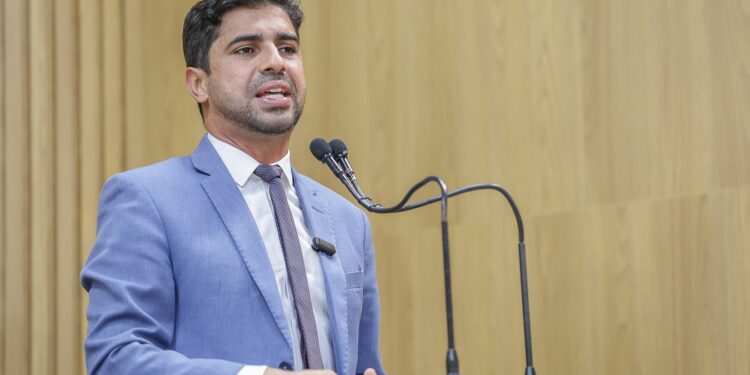 Vereador Pastor Diego critica gestão federal e clama por conduta humanitária