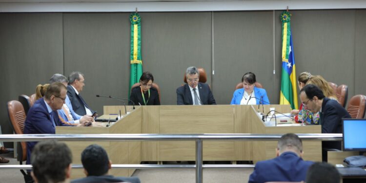 Aprovado reajuste salarial de servidores estaduais