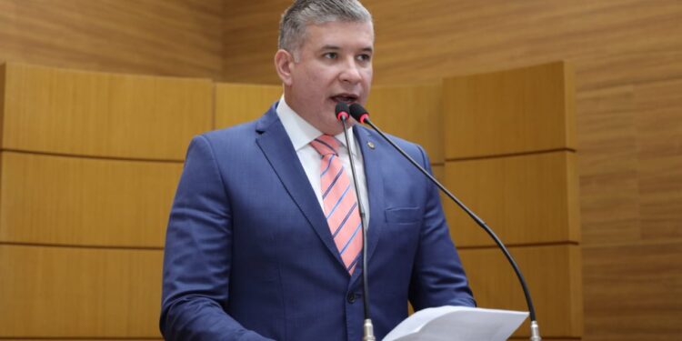 Cristiano  Cavalcante parabeniza Hospital de Cirurgia pelos 98 anos de inauguração