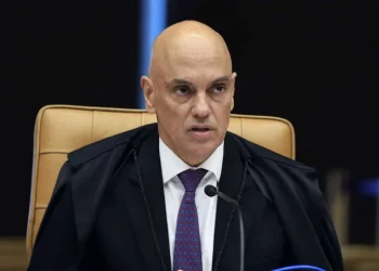 Decisão de Alexandre de Moraes sobre aborto viola autonomia do CFM e julgamento do STF, dizem juristas