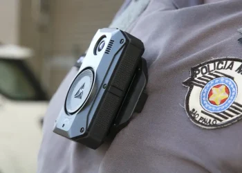Especialistas criticam edital de câmeras corporais para PM de SP