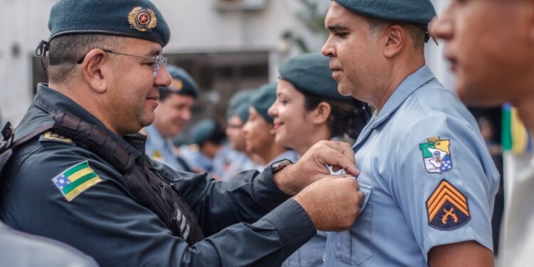 Solenidade de Entrega de Medalhas homenageia policiais militares no Quartel do Comando Geral