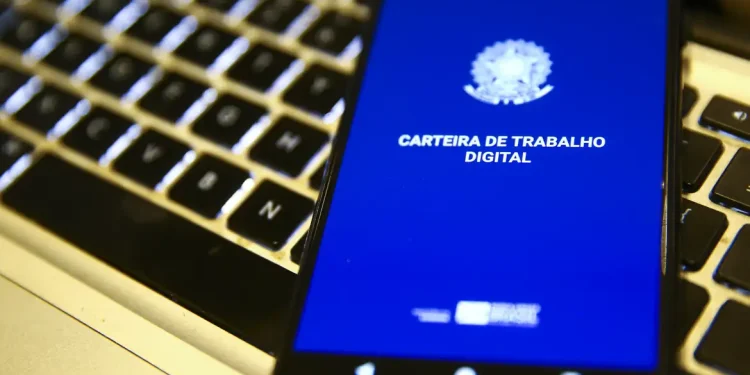 Brasil registra mais de 244 mil empregos formais em março