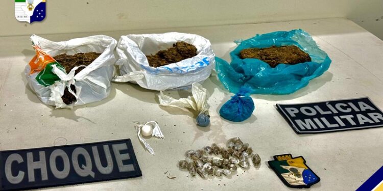 PM prende dois homens suspeitos de tráfico ilícito de drogas no Bairro Santa Maria