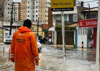 Com 94 mm de chuva em 7 horas, PMA reforça monitoramento e atende ocorrências