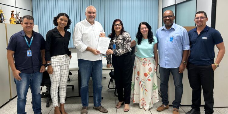Energisa firma parceria com o IFS para doação de fardamentos