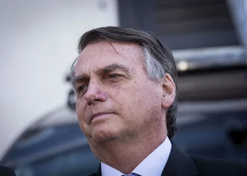 Jair Bolsonaro tem alta após 11 dias internado para tratar erisipela, diz advogado