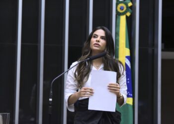 Yandra Moura destaca ações e políticas de prevenção em meio aos desastres naturais