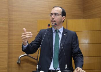 Georgeo Passos volta a cobrar respostas ao secretário da Casa Civil