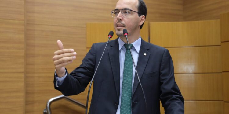 Georgeo Passos volta a cobrar respostas ao secretário da Casa Civil