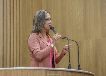 Sheyla chama atenção das autoridades para colapso da pediatria em Sergipe