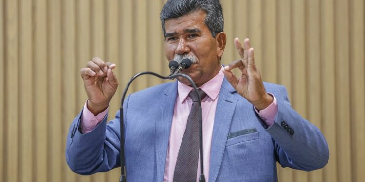 Emurb, Emsurb e Deso fazem mutirão para melhorias e limpeza no bairro Santa Maria