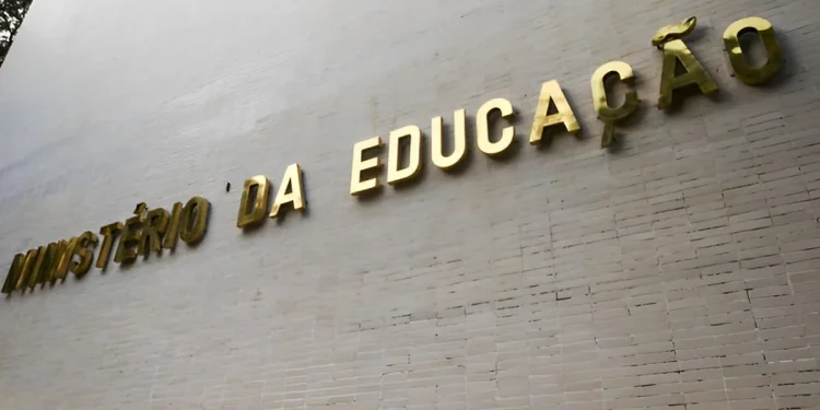 Ministério da Educação aprova limite de 50% de EaD para cursos de licenciatura e pedagogia
