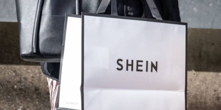 Produtos da Shein podem ficar 100% mais caros com fim de isenção de compras de até US$ 50, alerta executivo de gigante chinesa