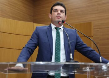 Paulo Jr. critica superlotação em hospitais e cobra abertura de UTIs Pediátricas