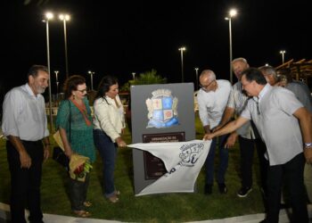 Prefeito Edvaldo inaugura praça Conselheiro Tertuliano Azevedo no bairro Aruana