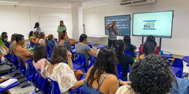 Semed promove formação para gestores escolares sobre análise de indicadores de aprendizagem