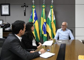 Prefeito recebe representantes do NBD que acompanham obras do programa Aracaju Cidade do Futuro