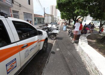 Devido às chuvas, moradores evacuam preventivamente o Largo da Aparecida, em Aracaju