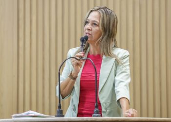 “A Prefeitura de Aracaju precisa cuidar de quem cuida das pessoas”, afirma Sheyla 