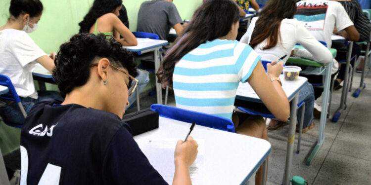 IBGE aponta que analfabetismo em Sergipe caiu de 18,4% para 13,8%