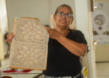 Artesãs de Divina Pastora se sentem honradas com homenagem à renda irlandesa no palco do Arraiá do Povo