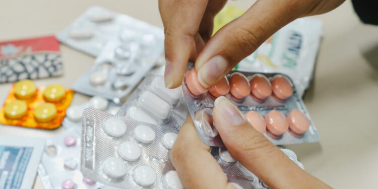 Secretaria da Saúde conscientiza a população sobre o uso racional de medicamentos