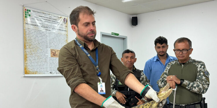 Equipe da Adema ministra palestra sobre técnicas de captura e manejo de animais silvestres em Socorro