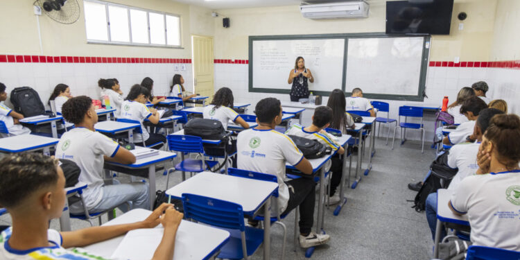Justiça suspende paralisação anunciada pelo Sintese e assegura continuidade das aulas da rede estadual