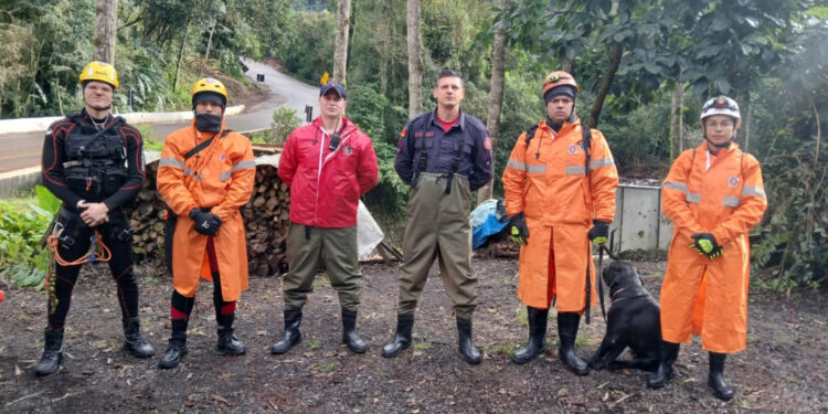 Equipe do Corpo de Bombeiros chega a Sergipe após conclusão da missão humanitária no Rio Grande do Sul