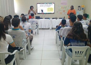 Roda de conversa reúne alunos de quatro escolas da rede estadual para discutir o racismo no cotidiano escolar