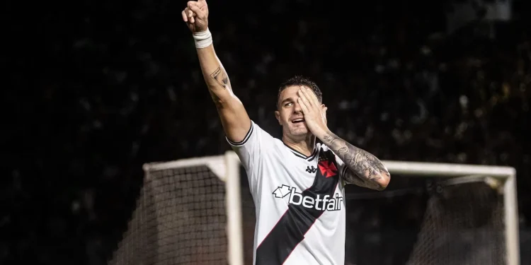 Com seis gols e drama dos pênaltis, Vasco elimina Fortaleza na Copa do Brasil