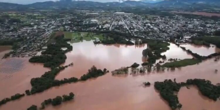 Em reconstrução, Rio Grande do Sul recebe promessas e repasses do governo Lula, de bancos, de outros países e até do Papa Francisco