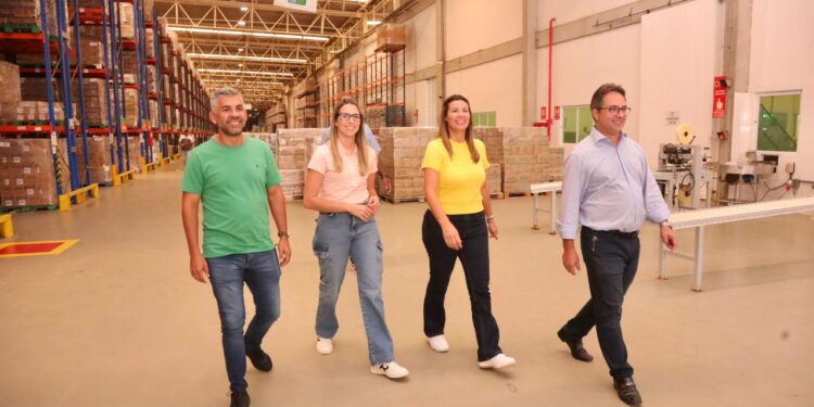 Rafaela de Hilda visita fábrica da Maratá e destaca importância do grupo para Lagarto e Sergipe
