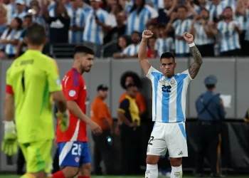 Argentina derrota Chile e se classifica para quartas da Copa América