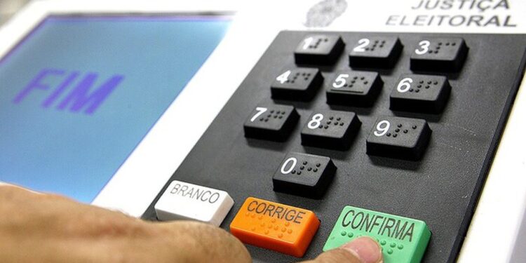 Pesquisa afirma que mais de 50% dos eleitores dizem ter vivenciado compra de votos