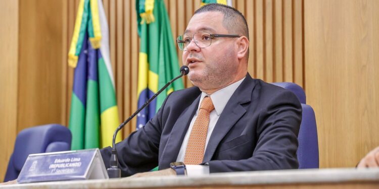 Eduardo Lima chama a atenção para o trabalho infantil nas feiras