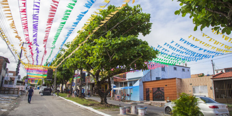 População se prepara para receber Arrastapé do 18 do Forte em Aracaju