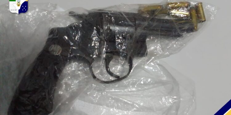 Polícia Militar apreende revólver durante rondas em Canindé de São Francisco