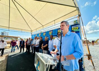 Marcio Macedo assina ordem de serviço para construção de Via