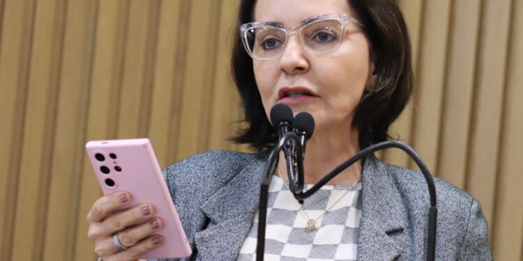 Crise nas UTIs pediátricas não é falta de dinheiro, mas de responsabilidade, afirma Emília