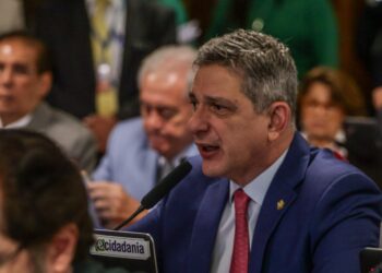 Senador Rogério Carvalho se posiciona contra PL que modifica placas veiculares