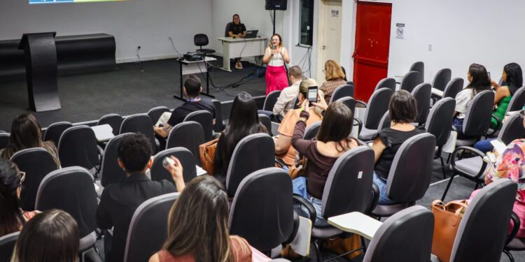 Saúde reúne profissionais e gestores da Rede de Atenção às Urgências para discutir sobre temas relacionados ao período de doenças sazonais