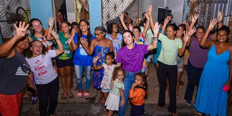 Yandra reúne moradoras do bairro São Conrado e apresenta propostas