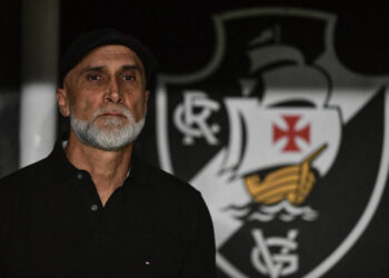 Vasco demite o técnico Álvaro Pacheco, e Pedro Martins deixa direção de futebol da SAF