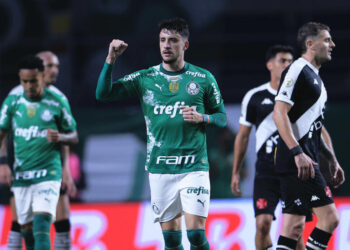 Com gols anulados e volta de Dudu, Palmeiras bate Vasco com facilidade pelo Brasileirão