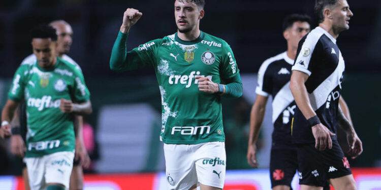 Com gols anulados e volta de Dudu, Palmeiras bate Vasco com facilidade pelo Brasileirão
